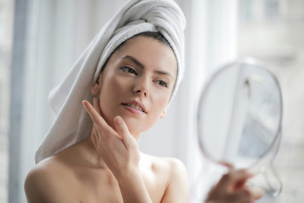 Les bienfaits de l’huile de CBD sur la peau : usage cosmétique et soins naturels
